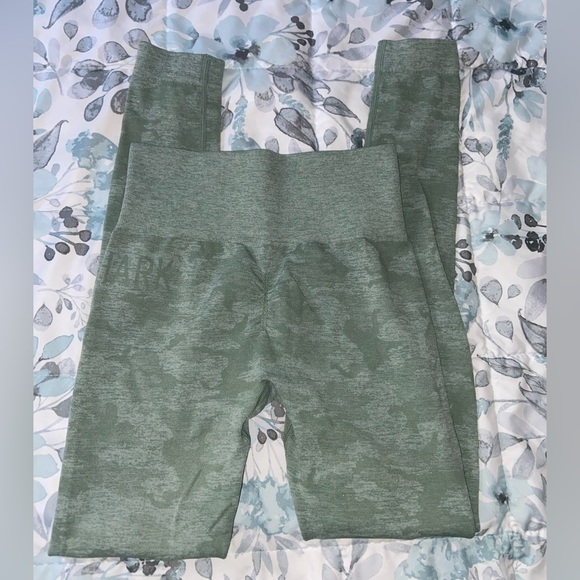 ❌SOLD❌Gymshark Light Green Camo Seamless Leggings - Picture 5 of 12
